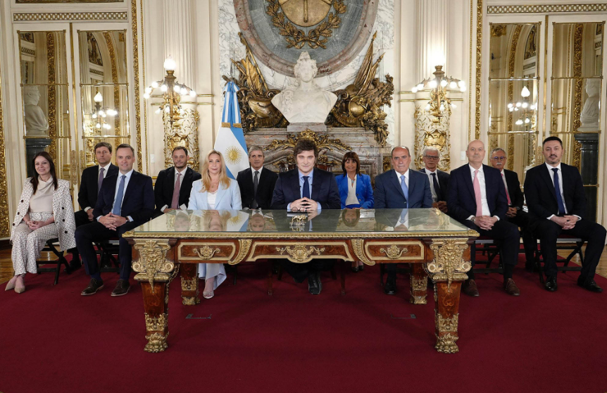 Javier Milei habla en cadena nacional al cumplir un año de gobierno. FOTO: (Cap. Imagen)/NA