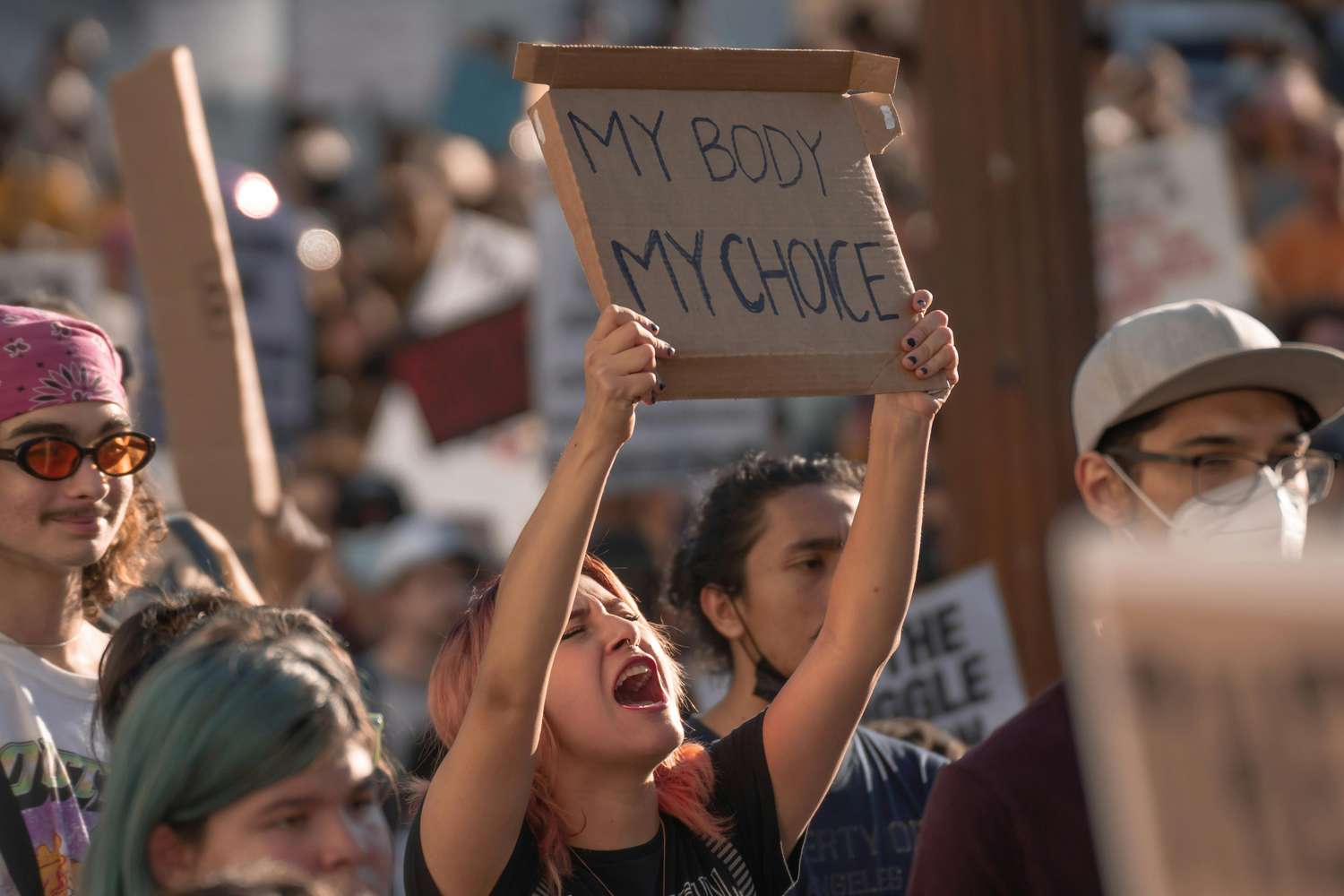 Mi cuerpo, mi elección, lema de las marchas abortistas en todo el mundo. Imagen: Pexels.