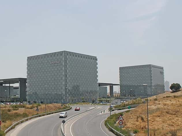 Telefónica. Sede de la empresa en Madrid. Imagen: Wikimedia.