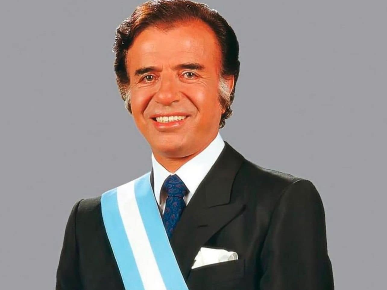 Menem. El presidente dictó los indultos que beneficiarion a militares y guerrilleros.