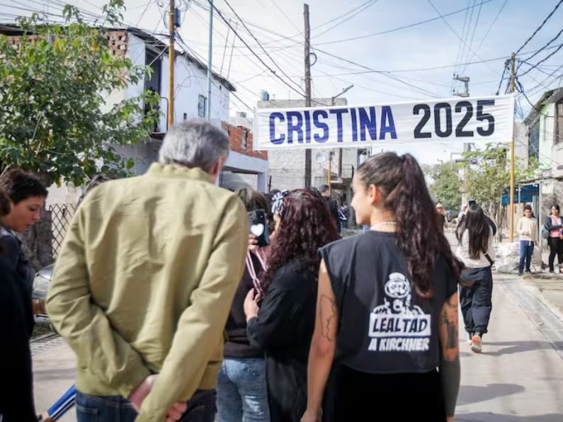 En el conurbano cristinista ya aparecieron carteles.